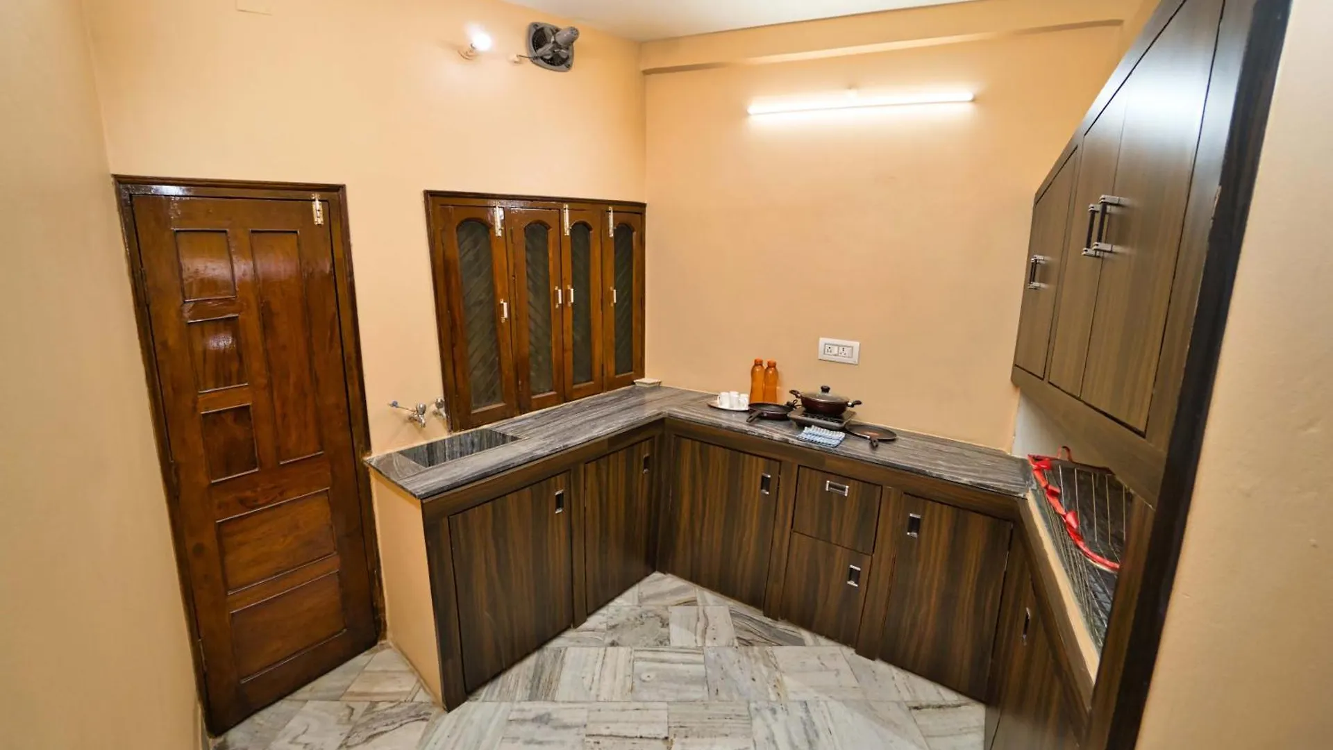 Apartment Shri Heritage - Entire Cozy Floor At Assi, Varanasi